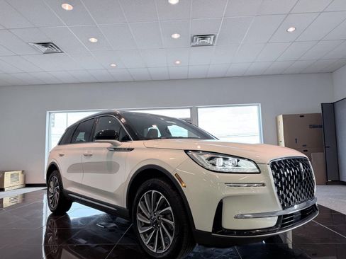 Used 2023 Lincoln Corsair Reserve AWD/4WD image 3