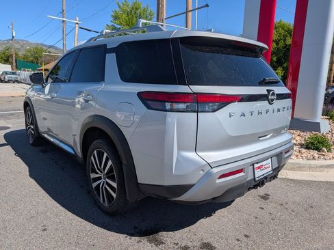 Used 2025 Nissan Pathfinder Platinum AWD/4WD image 5