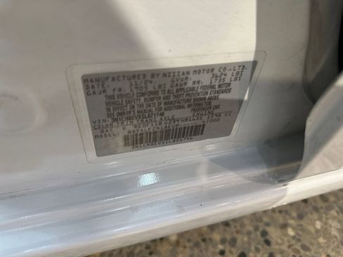 Used 2025 Nissan Versa SV image 28