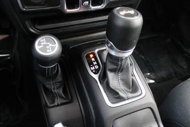 Used 2024 Jeep Wrangler Unlimited Sahara AWD/4WD image 33