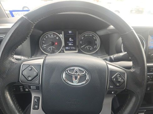 Used 2017 Toyota Tacoma Limited image 11