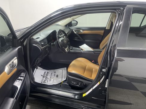 Used 2017 Lexus CT 200h w/ Accessory Package 2 image 9