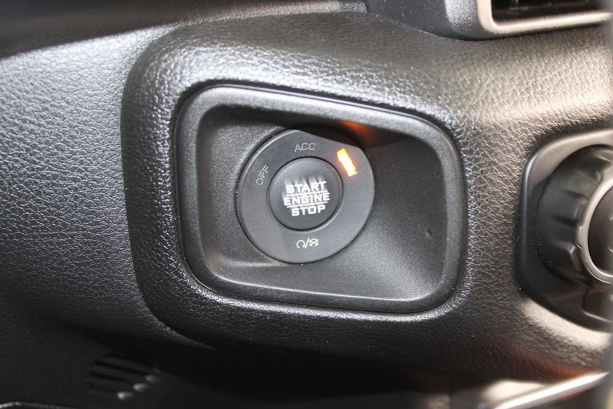 Used 2024 Jeep Wrangler Unlimited AWD/4WD image 11