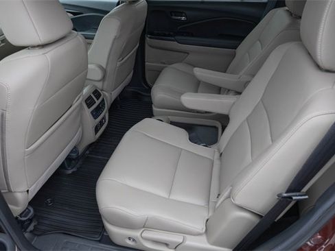 Used 2022 Honda Pilot Touring image 17