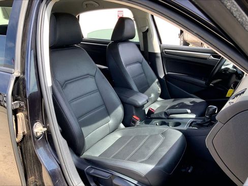Used 2018 Volkswagen Passat 2.0T R-Line image 9