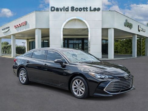 Used 2019 Toyota Avalon XLE w/ Moonroof Package FWD image 3