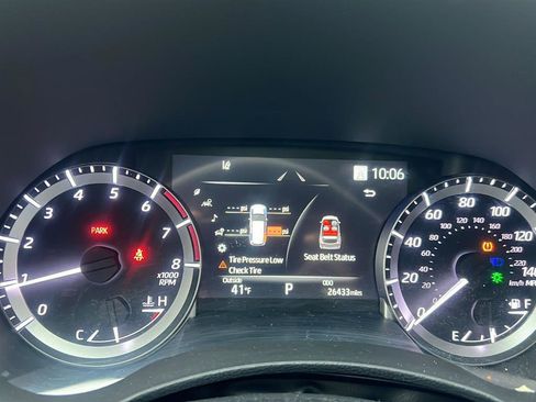 Used 2023 Toyota Highlander XLE image 5