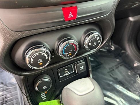 Used 2017 Jeep Renegade Sport w/ Power & Air Group AWD/4WD image 29