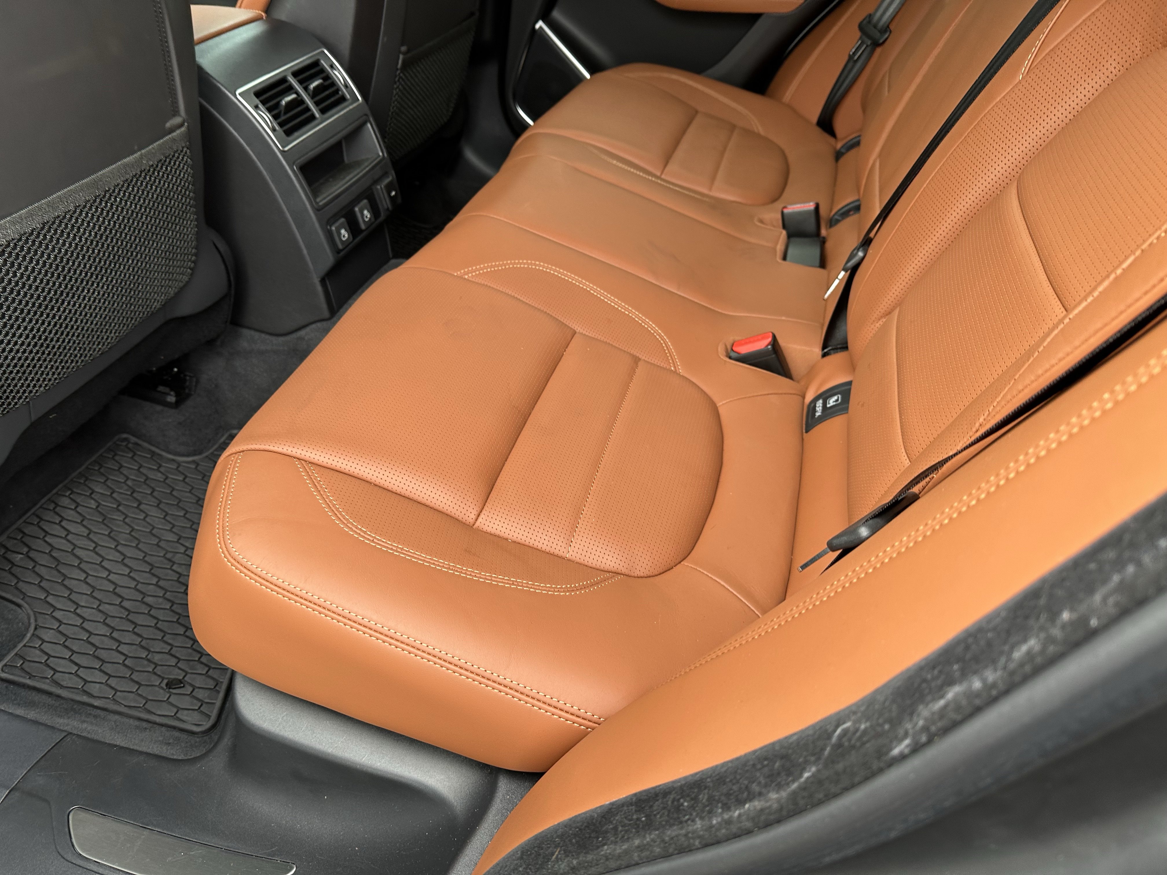Certified 2026 Jaguar F-PACE R-Dynamic S AWD/4WD image 34