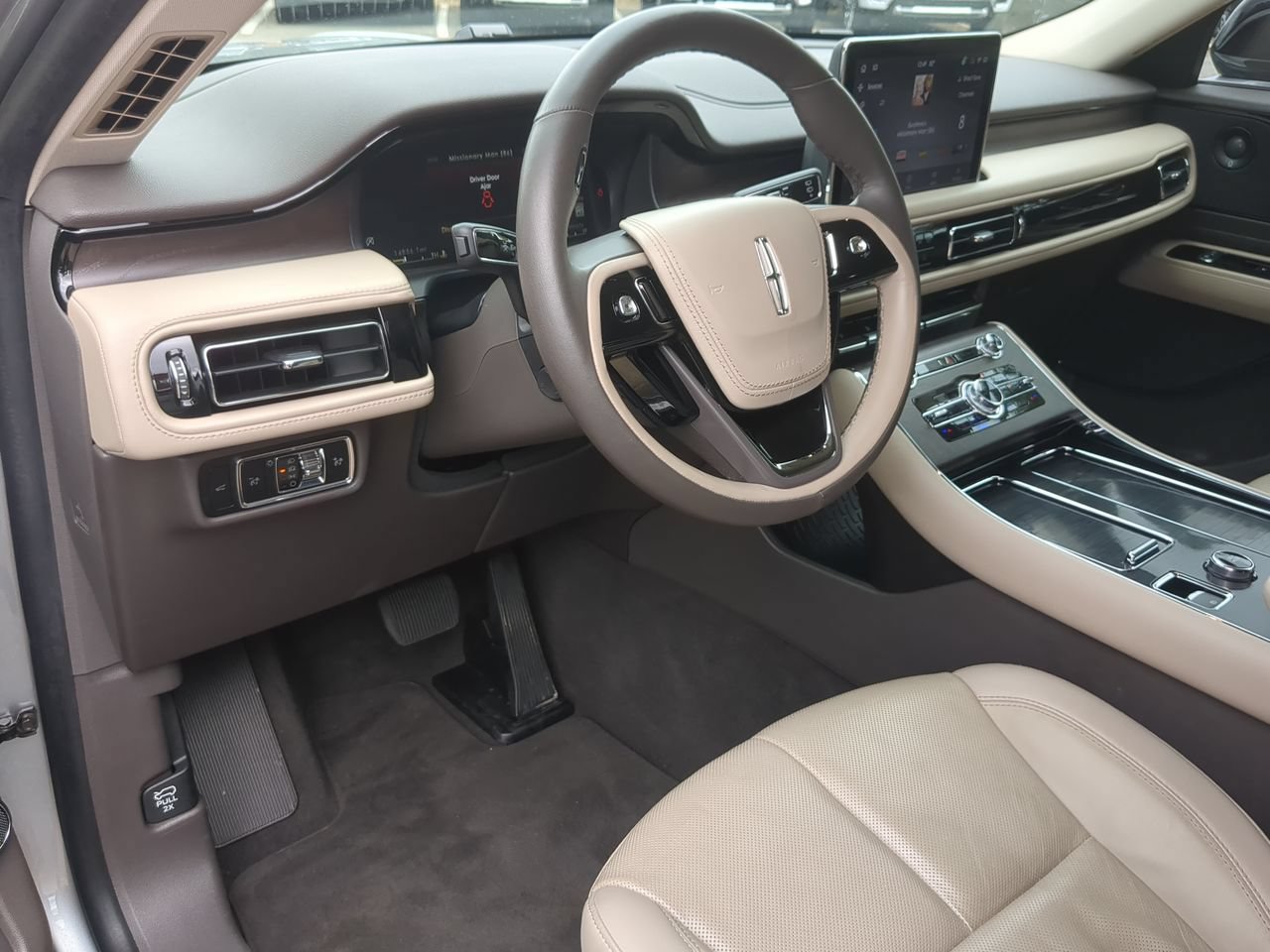 Used 2024 Lincoln Aviator Reserve w/ Equipment Group 201A RWD image 10