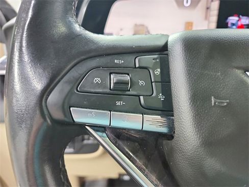 Used 2021 Cadillac Escalade ESV Premium Luxury w/ Performance Package image 26