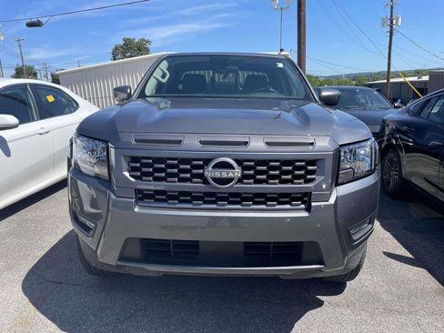 Used 2025 Nissan Frontier SV w/ SV Convenience Package RWD image 2
