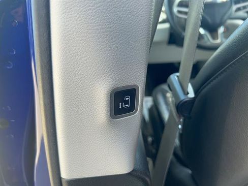 Used 2018 Chrysler Pacifica Touring-L Plus w/ Advanced Safetytec Group FWD image 16