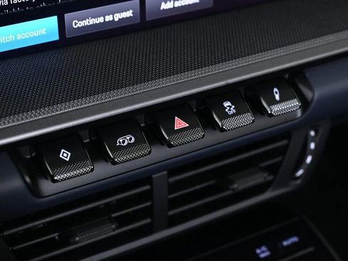 Used 2025 Porsche 911 Carrera image 23