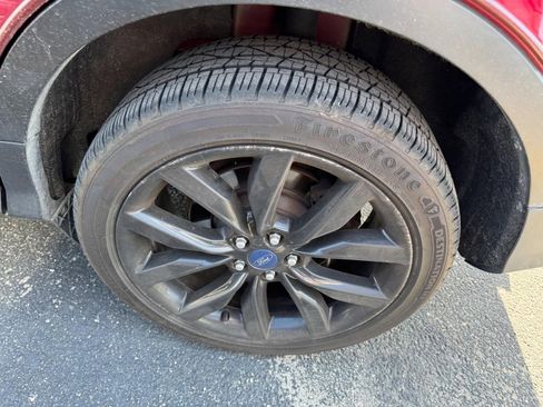 Used 2017 Ford Escape Titanium image 5