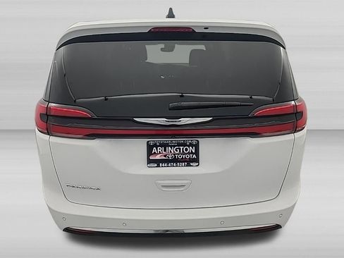 Used 2025 Chrysler Pacifica Select FWD image 5