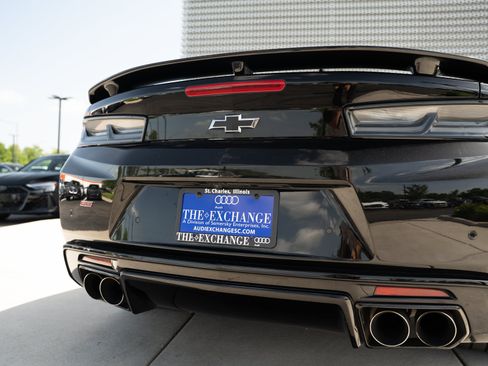 Used 2017 Chevrolet Camaro SS RWD image 32
