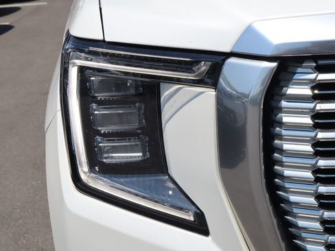 Used 2021 GMC Yukon Denali w/ Denali Ultimate Package AWD/4WD image 9