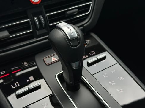 Used 2026 Porsche Macan AWD/4WD image 16