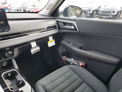 New 2026 Mitsubishi Outlander AWD image 11