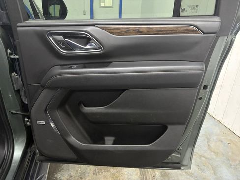 Used 2023 Chevrolet Suburban Premier AWD/4WD image 17