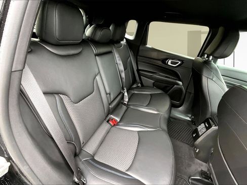 New 2026 Jeep Compass Latitude image 9