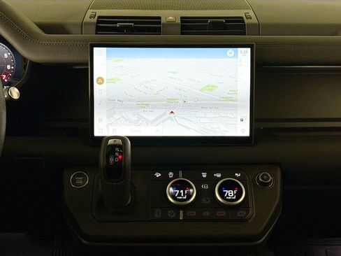 Used 2025 Land Rover Defender 110 X-Dynamic SE image 24