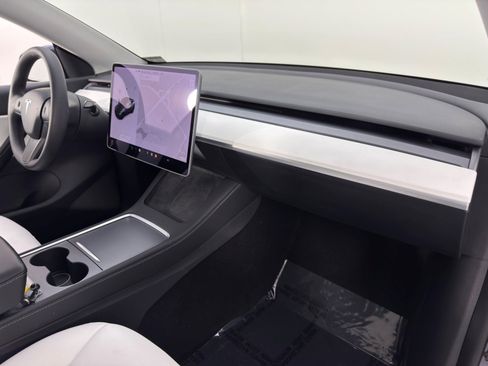 Used 2021 Tesla Model Y Long Range image 15