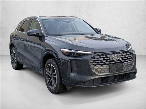 Used 2025 Audi Q5 Premium Plus w/ Premium Plus image 8