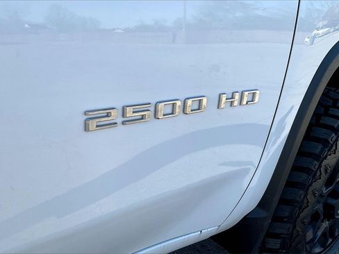 Used 2024 Chevrolet Silverado 2500 LT w/ Convenience Package image 33