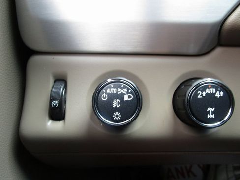 Used 2018 GMC Yukon XL SLT image 12