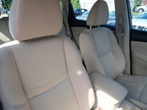 Used 2017 Nissan Rogue S AWD/4WD image 19