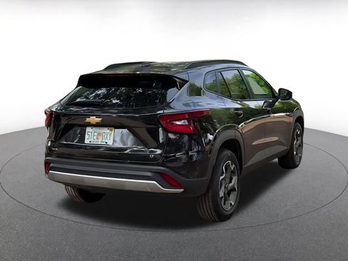 Used 2025 Chevrolet Trax LT w/ LT Convenience Package image 14