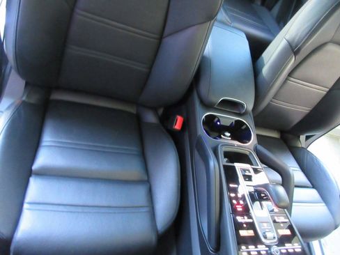 Used 2023 Porsche Cayenne AWD/4WD image 28