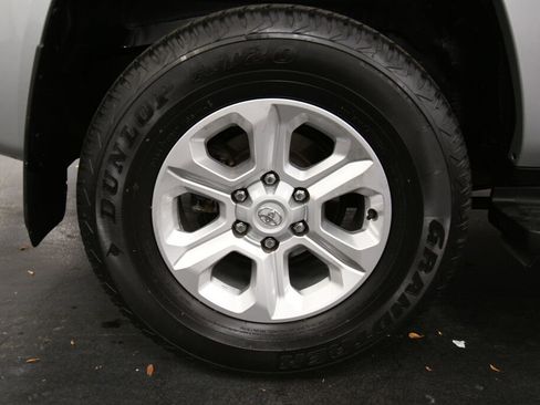 Certified 2024 Toyota 4Runner SR5 Premium image 30