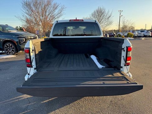 Used 2023 Nissan Frontier SV w/ Technology Package image 15