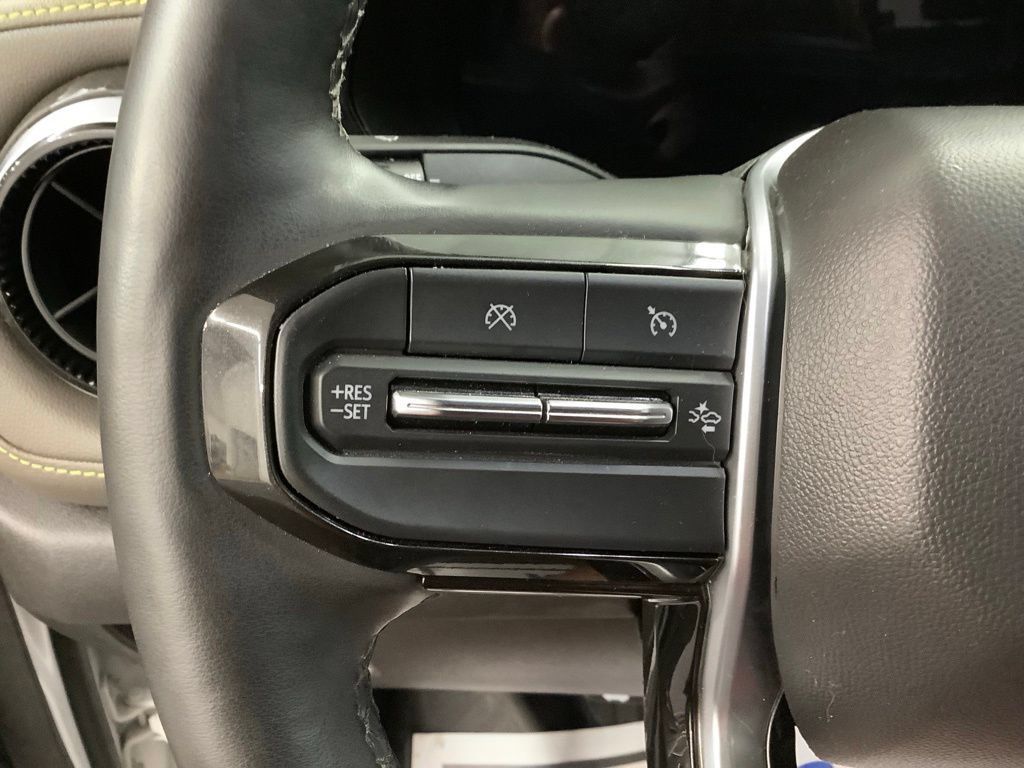 Used 2024 Chevrolet Colorado ZR2 w/ ZR2 Convenience Package III AWD/4WD image 18