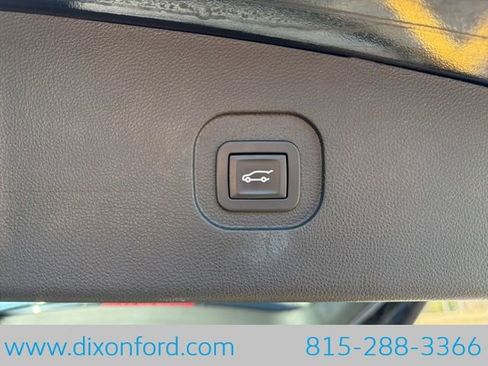 Used 2017 Chevrolet Equinox Premier w/ Enhanced Convenience Package FWD image 25