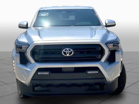 Used 2025 Toyota Tacoma SR5 AWD/4WD image 4