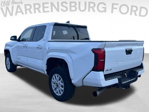 Used 2025 Toyota Tacoma SR5 AWD/4WD image 5