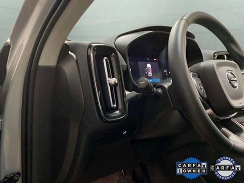 Used 2025 Volvo XC40 B5 Plus image 33
