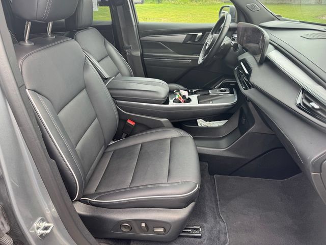 Used 2025 Buick Enclave Preferred AWD/4WD image 14