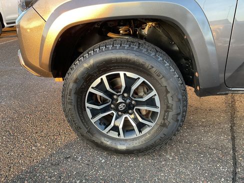 Used 2021 Toyota Tacoma TRD Sport image 9