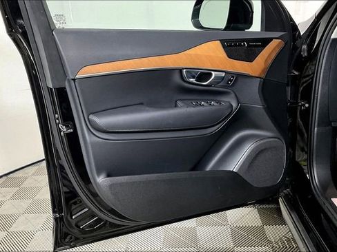 Used 2024 Volvo XC90 B5 Plus image 23