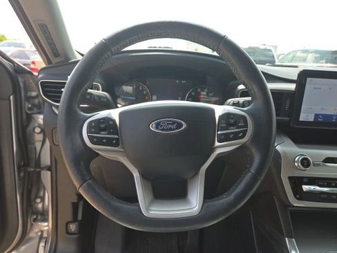 Used 2021 Ford Explorer XLT w/ Equipment Group 202A image 10