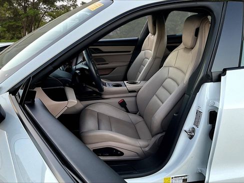 Used 2022 Porsche Taycan image 23