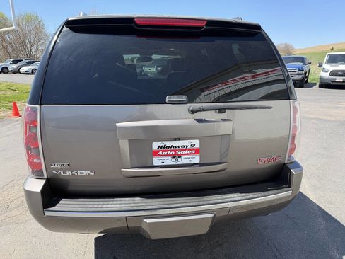 Used 2011 GMC Yukon Denali AWD/4WD image 4