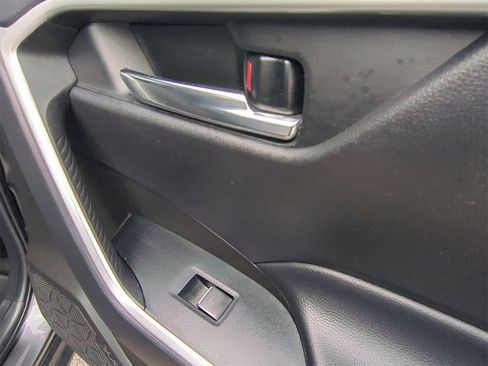 Used 2022 Toyota RAV4 XLE w/ Convenience Package image 28