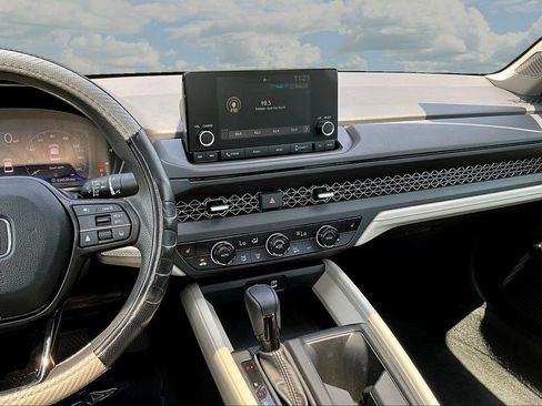 Used 2023 Honda Accord EX image 11