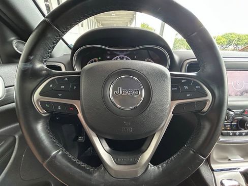 Used 2019 Jeep Grand Cherokee Laredo image 12